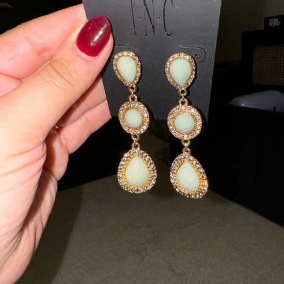 Large Jewelry Set - Picture 4 of 11